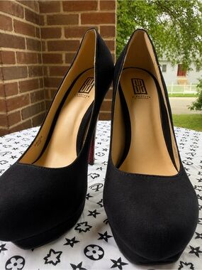 Shoe Dazzle Black Suede Platform High Heels